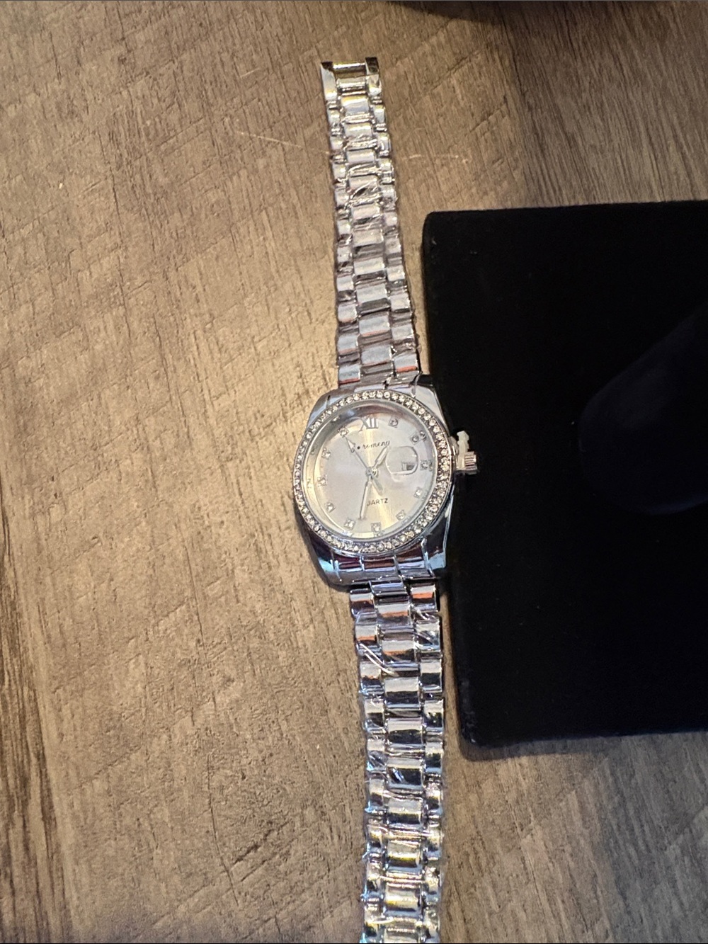 Silver Tone Rhinestone Quartz Watch with Date - Picture 2 of 3